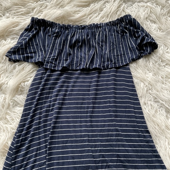 Abercrombie & Fitch Ruffle Off-The-Shoulder Dress - Picture 3 of 9